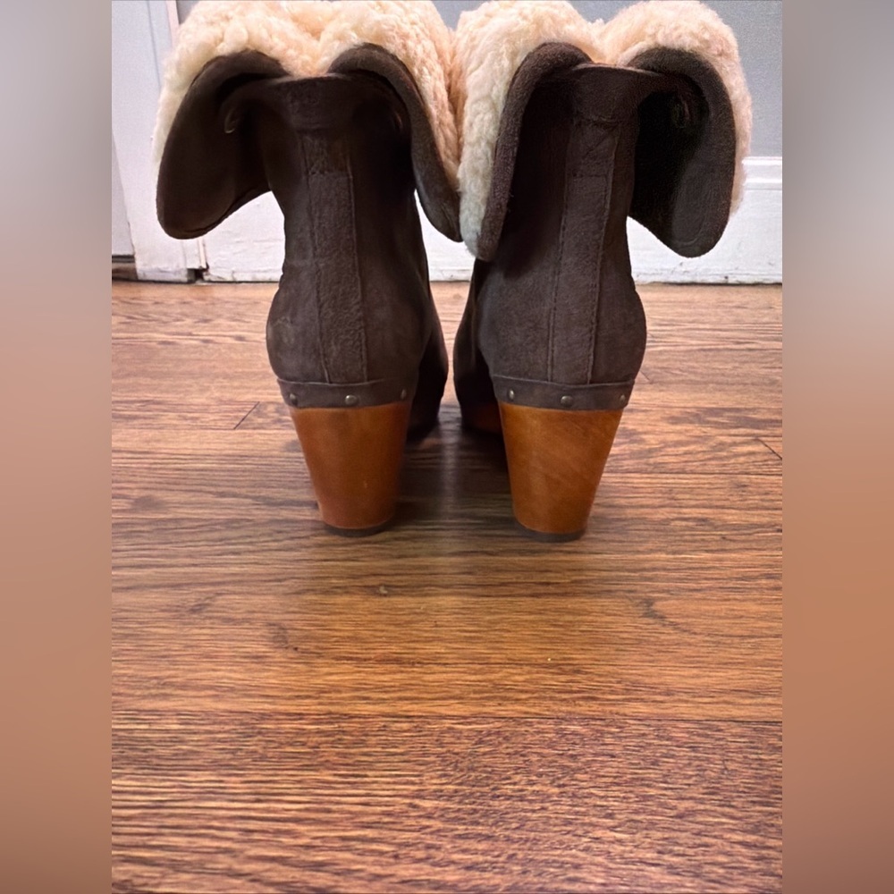 Ugg Lynnea Brown Suede, Sheepskin , Wooden Heel Boots. Size 7 - Picture 3 of 7